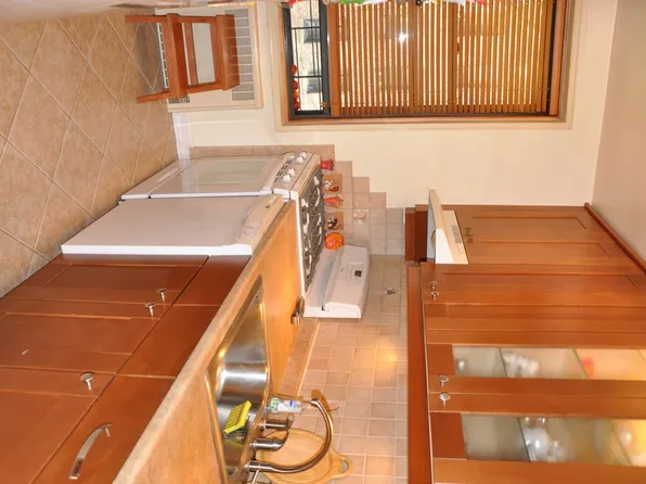 2717 East 28th Street image 1 of 7