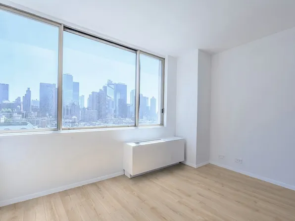 350 West 50th Street image 2 of 16