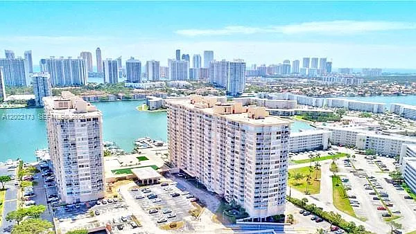 18041 Biscayne Blvd #801 — Photo 24
