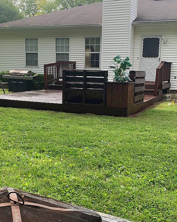 2nd image of 879 Leigh Ln