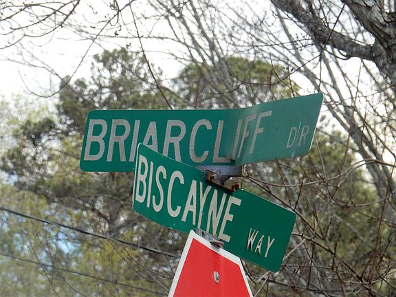 5th image of 3839 Briarcliff Dr