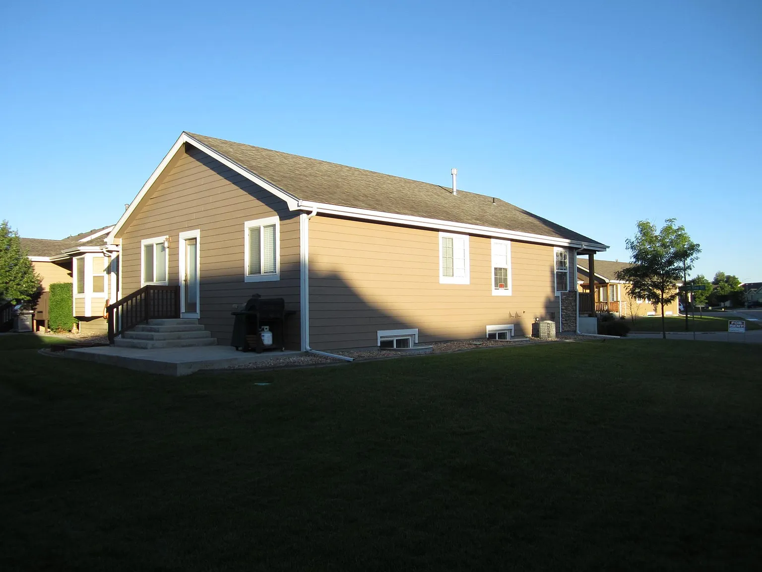 4 bed, 2100 sqft, $2,750 — Photo 3