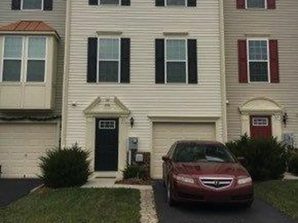 81 Creekside Ct, Falling Waters, WV 25419
