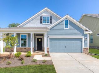 451 Fox Cove Rd, Hendersonville, NC 28792