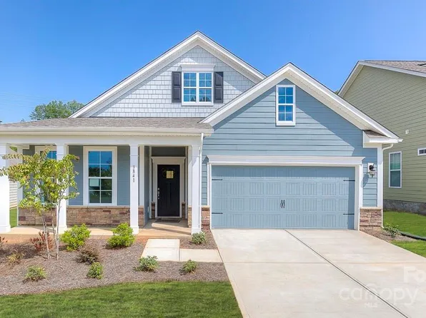 134 Silverthorne Ct, Hendersonville, NC 28792