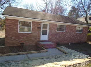 322 N Hoskins Rd, Charlotte, NC 28216