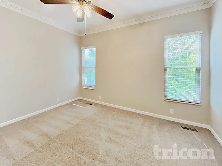 107 Charleston Ct — Photo 8