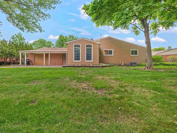 3rd image of 11971 Fairview Dr