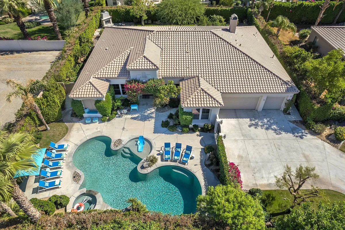 Long driveway with 3 car garage and adjacent to the RLQCC - 79690 Rancho San Pascual