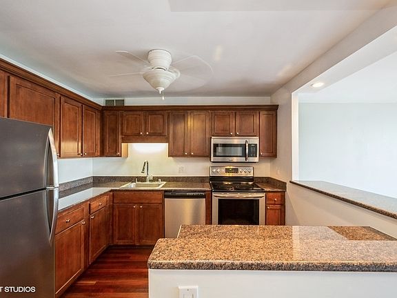 4th image of 211 E Ohio St APT 2704