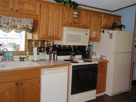 3rd image of 79 Sherwood Valley Ln