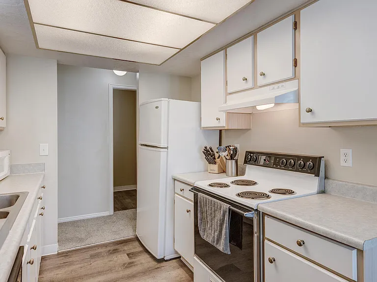 Parkwood Pointe Apartments — Photo 116