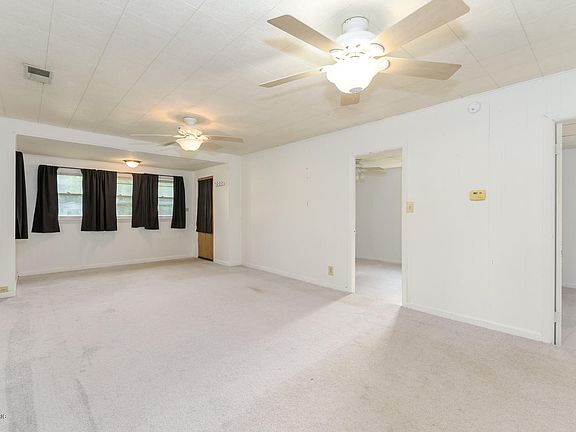 4th image of 220 Charles St