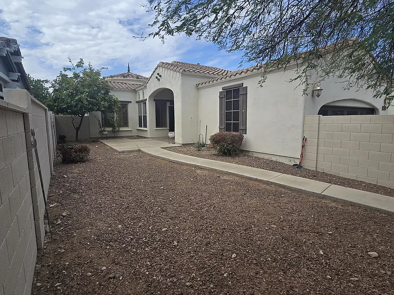 4039 N Park St — Photo 24