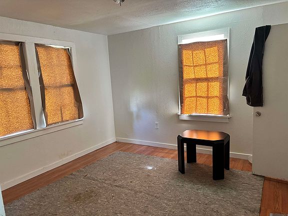5th image of 4562 Cadillac St