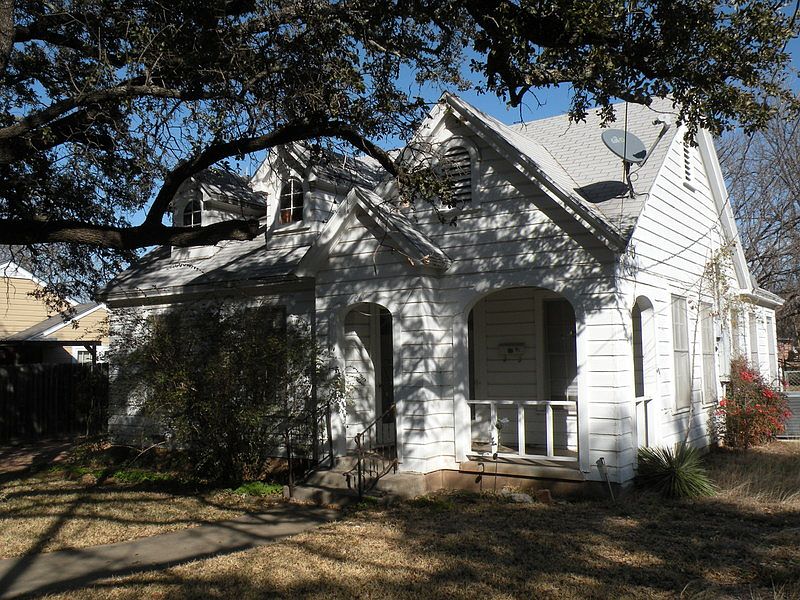 1st image of 809 Poplar Dr
