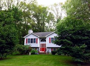 18 Esek Hopkins Rd, Scituate, RI 02857