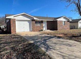 104 Seminole Dr, Comanche, OK 73529