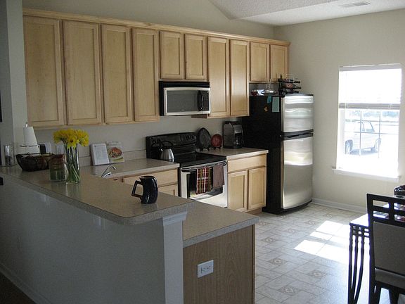 Kitchen with eat-in nook