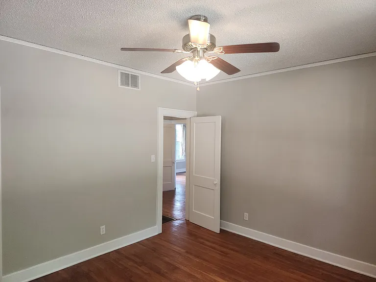 753 N McLean Blvd — Photo 17