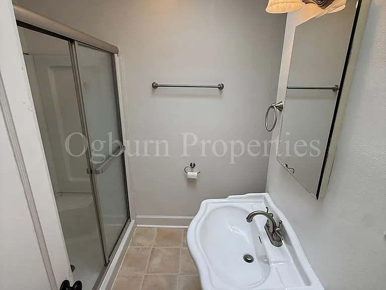 835-839 841 Reynolda Rd — Photo 7