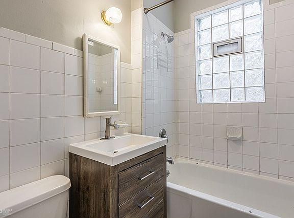 5th image of 3023 W Wellington Ave #2