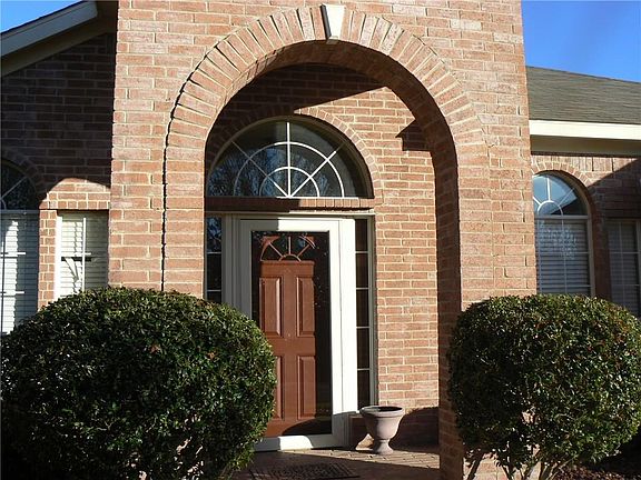 2nd image of 1039 Pondview Dr