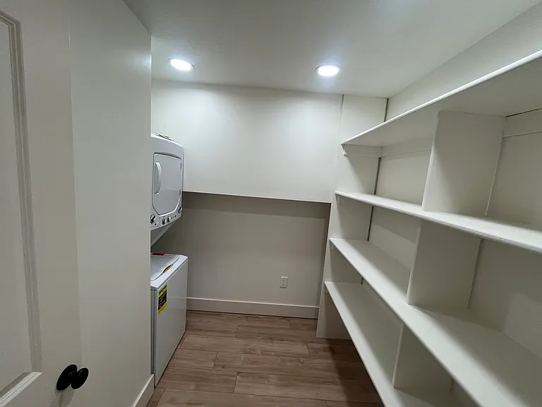 818 W Manor Crest Ln #BASEMENT — Photo 9