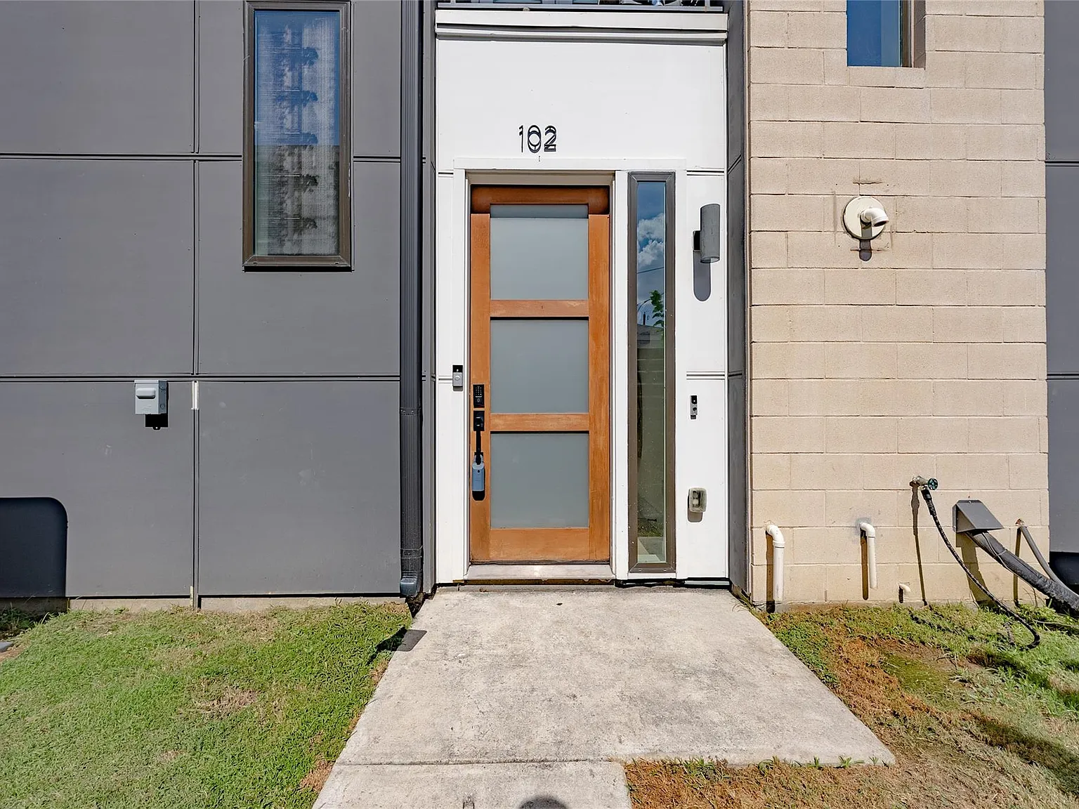 2 bed, 2.5 bath, 1689 sqft, $2,900 — Photo 2