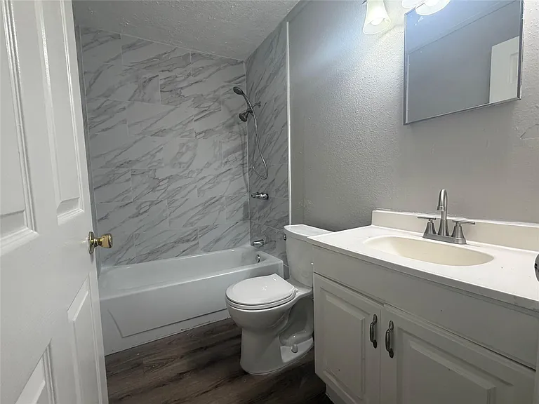1314 Bernard St — Photo 12
