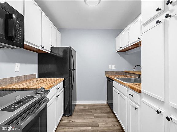 5th image of 209 Water Fountain Ct Unit 104