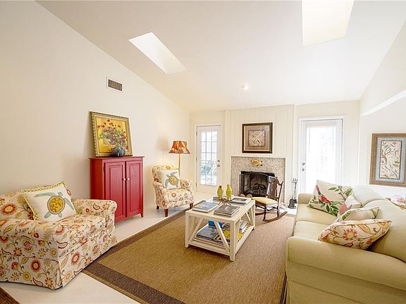 3rd image of 269 Menendez Ave