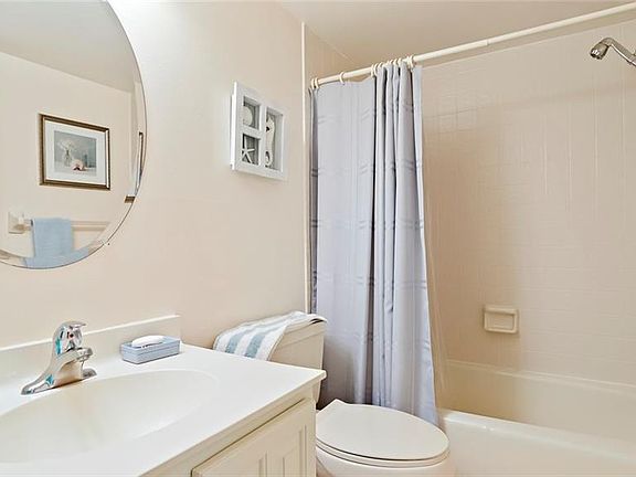 3rd image of 106 1st St E APT 209