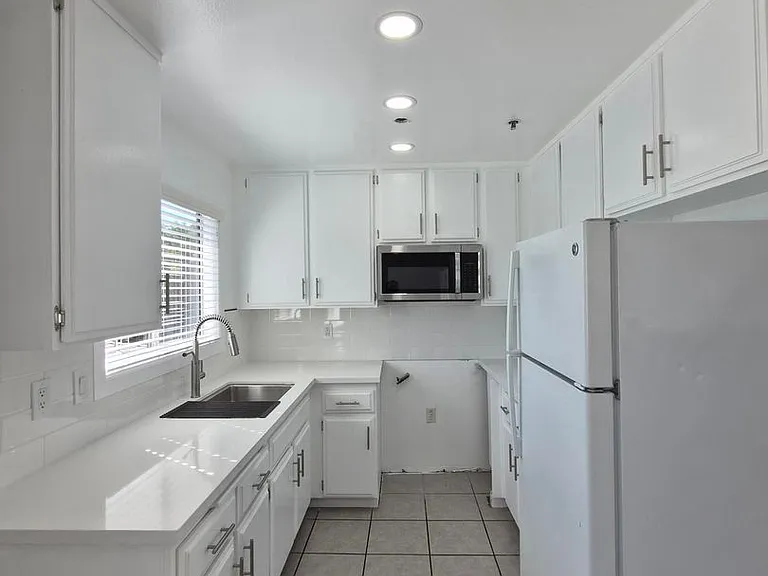4311-4313 Toland Way — Photo 10