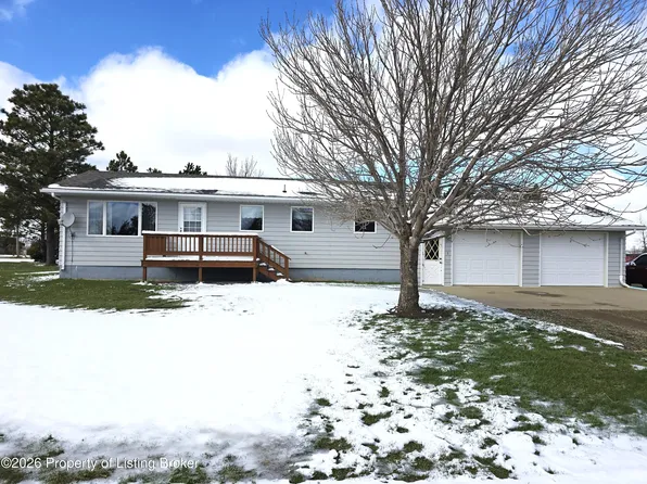 402 Pine Ave W, Lemmon, SD 57638