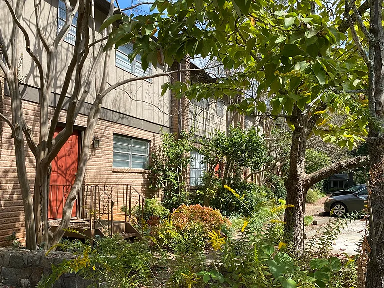 118 Greenwood Pl #D — Photo 2