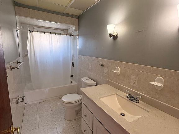 3rd image of 194-196 E 25th St #1