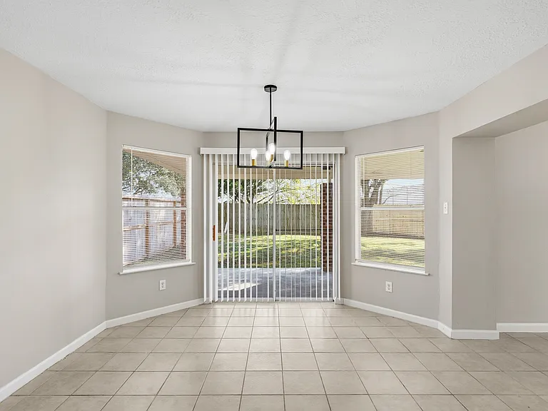 21619 Knightsbrook Ln — Photo 8