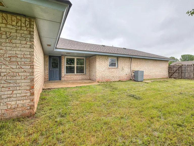 523 N Robin Way — Photo 46