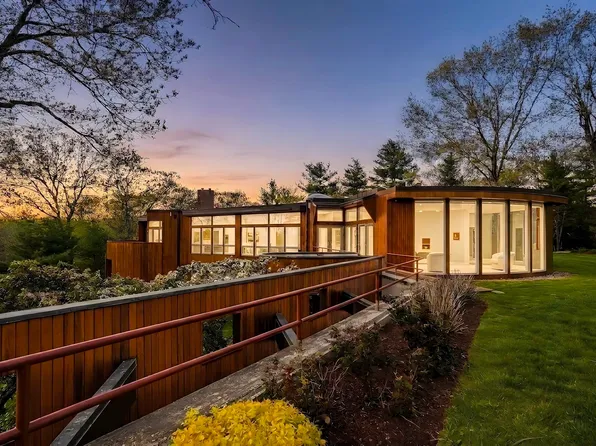 17 Deer Run, Wayland, MA 01778