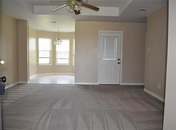 2nd image of 215 Bluebonnet Ln