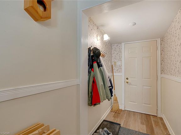 5th image of 215 Whites Rd