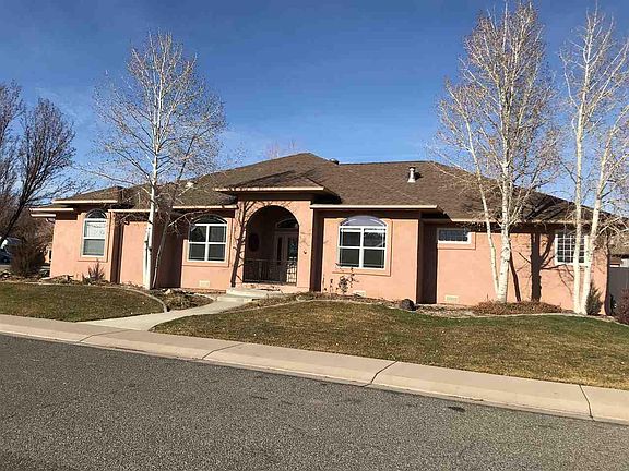3rd image of 2536 Applewood Pl
