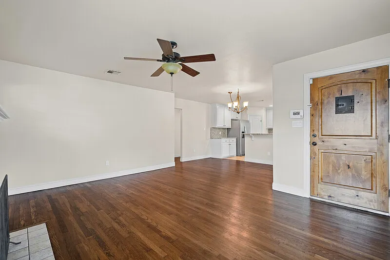 3 bed, 3.0 bath, 1500 sqft, $3,700 — Photo 4