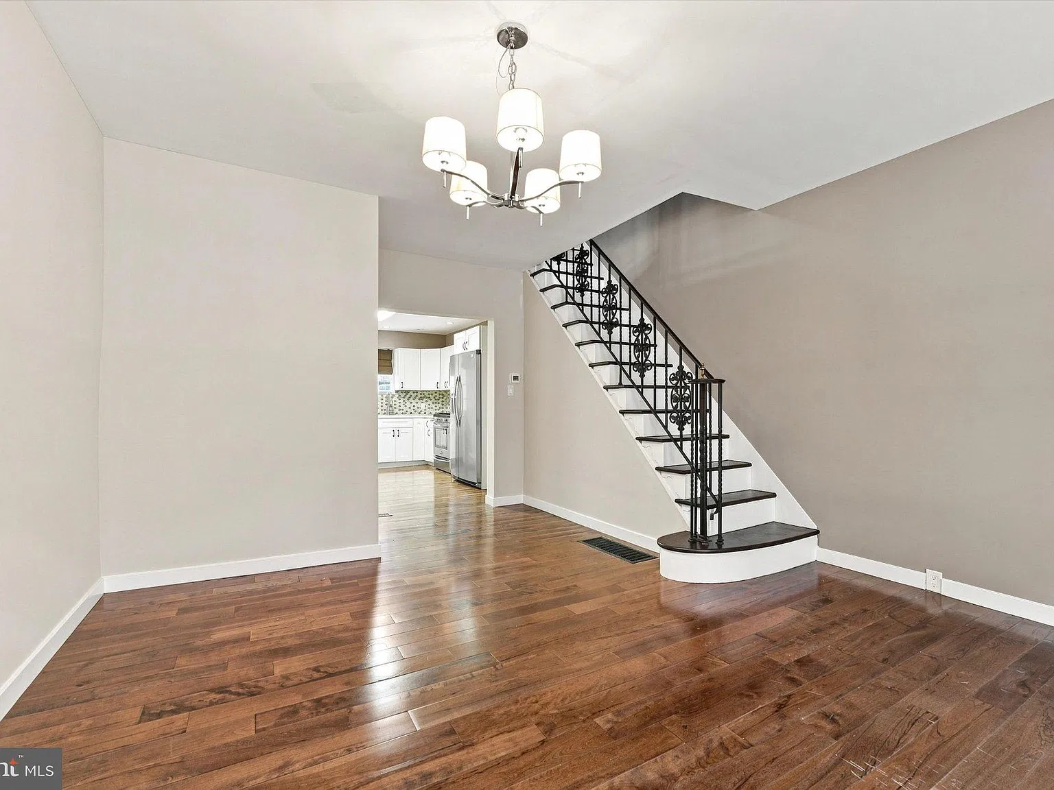 2 bed, 1.0 bath, 1016 sqft, $2,100 — Photo 3