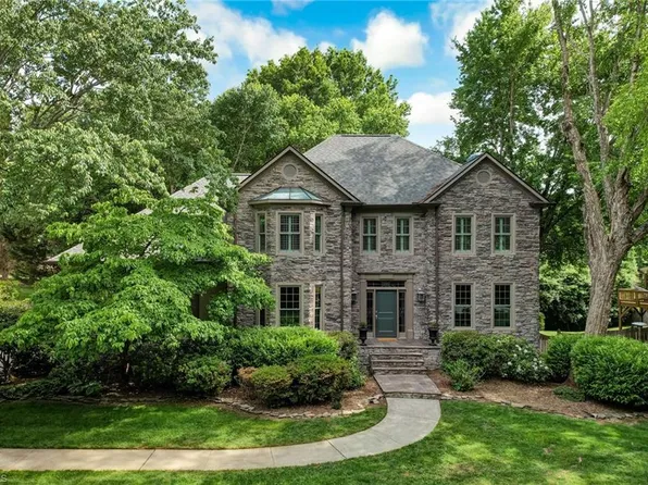 1420 Thornhill Ln, Winston Salem, NC 27106