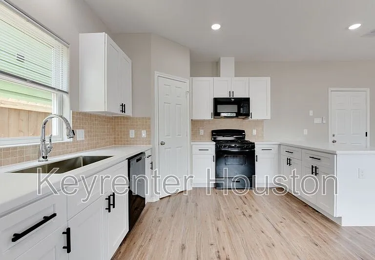 8203 Woodlyn Rd #C — Photo 47