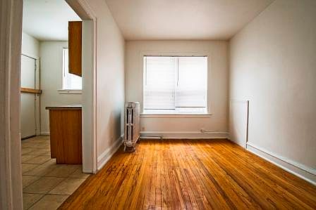 3rd image of 8222-32 S Ingleside Ave #8222-1W