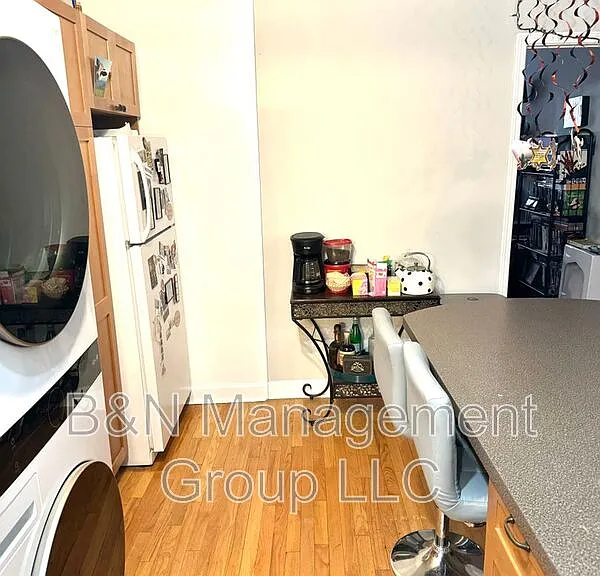 918 W Oakdale Ave #BF — Photo 9