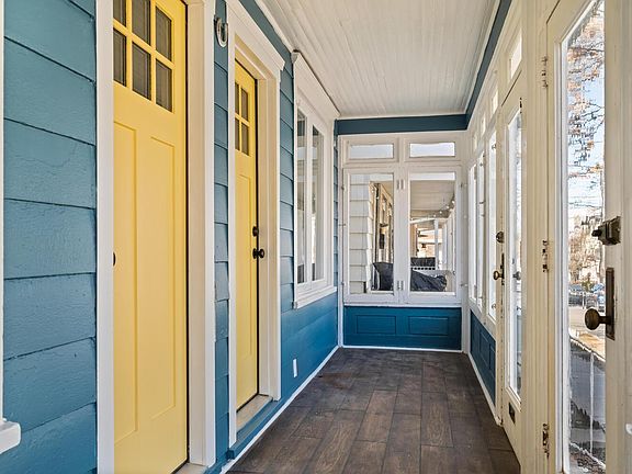 Lucky Sunshine Entry Way!